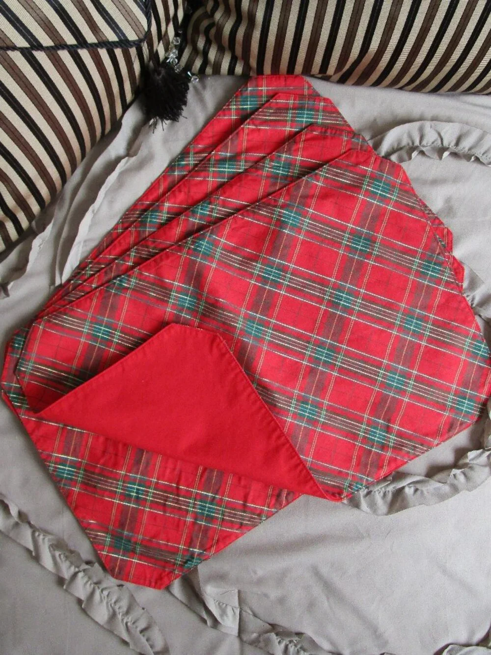 set of metallic threaded plaid placemats